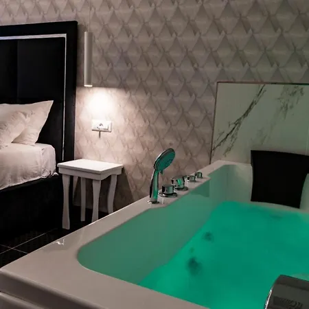 Luna Luxury Nocleg ze śniadaniem 4*